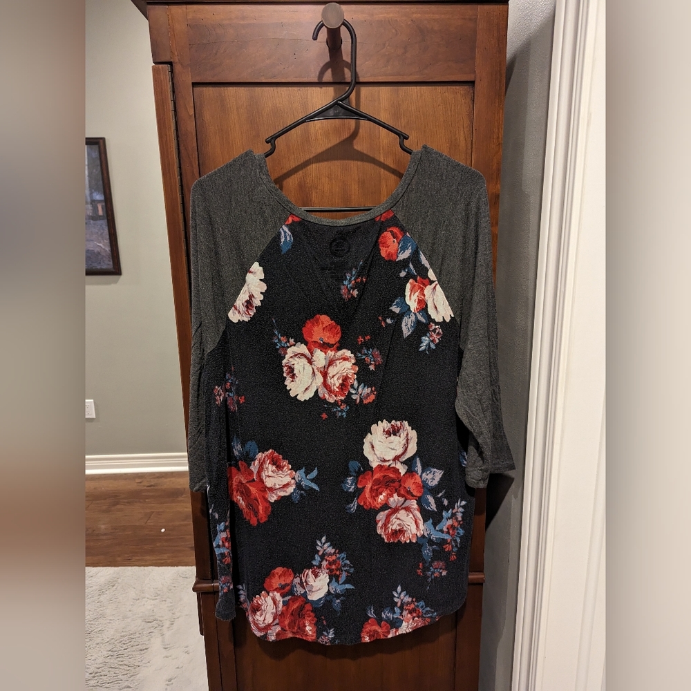Bundle of 7 tops,  Maurices, all plus size - Picture 3 of 16